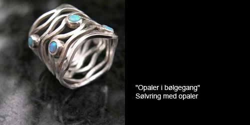 "Opaler i bølgegang" Sølvring med opaler 